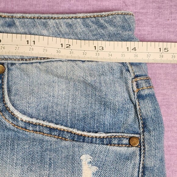 Lord & Taylor Design Lab lace trimmed shorts - Picture 5 of 8